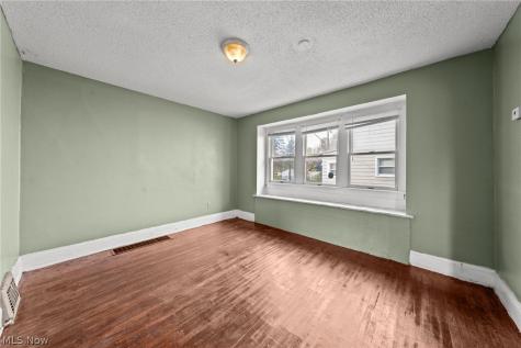 884 Lovers Lane Akron OH 44306