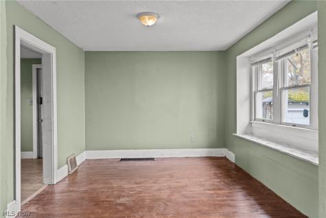 884 Lovers Lane Akron OH 44306