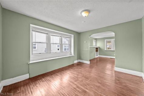 884 Lovers Lane Akron OH 44306