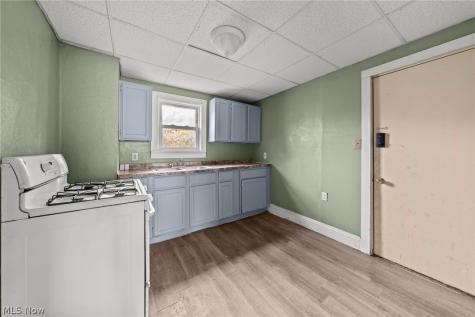 884 Lovers Lane Akron OH 44306