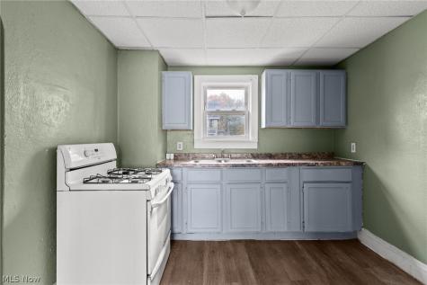 884 Lovers Lane Akron OH 44306