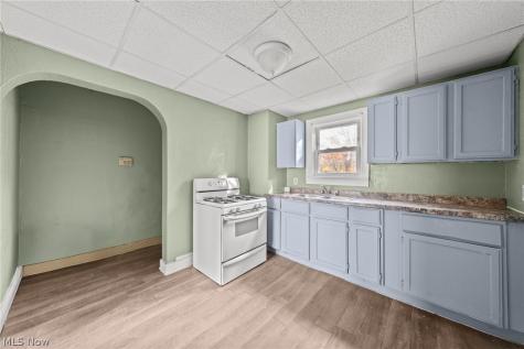 884 Lovers Lane Akron OH 44306