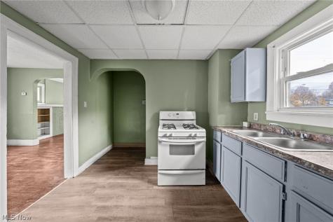884 Lovers Lane Akron OH 44306