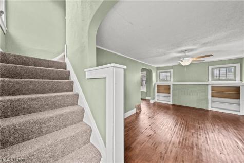 884 Lovers Lane Akron OH 44306