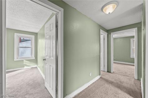 884 Lovers Lane Akron OH 44306