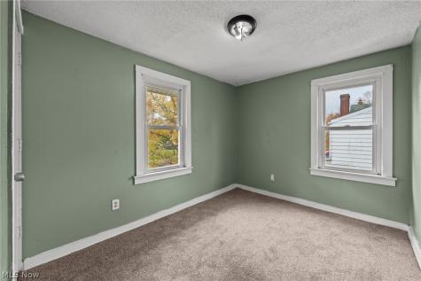 884 Lovers Lane Akron OH 44306
