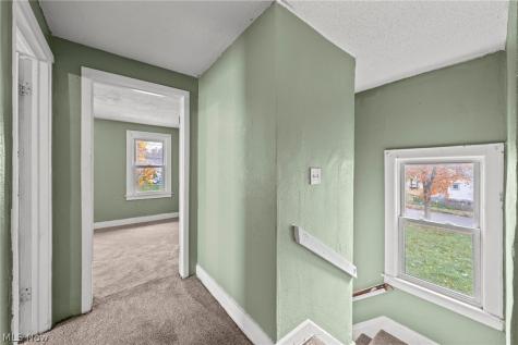 884 Lovers Lane Akron OH 44306
