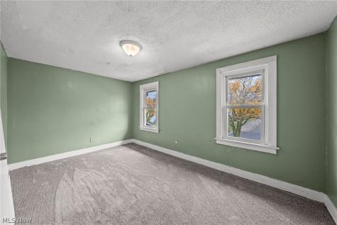 884 Lovers Lane Akron OH 44306