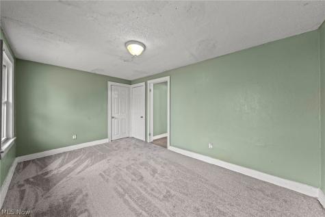 884 Lovers Lane Akron OH 44306
