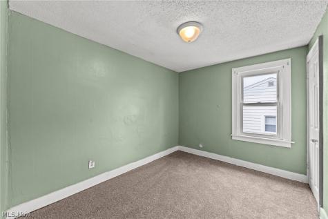 884 Lovers Lane Akron OH 44306