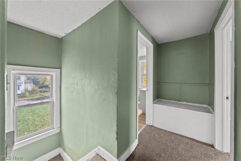 884 Lovers Lane Akron OH 44306