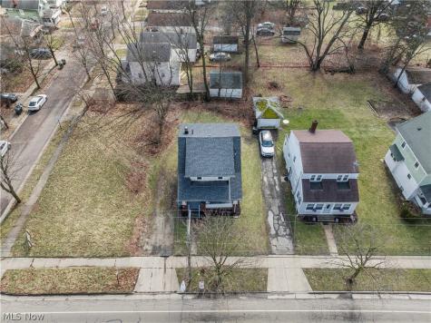 884 Lovers Lane Akron OH 44306