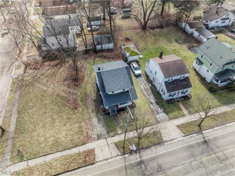 884 Lovers Lane Akron OH 44306