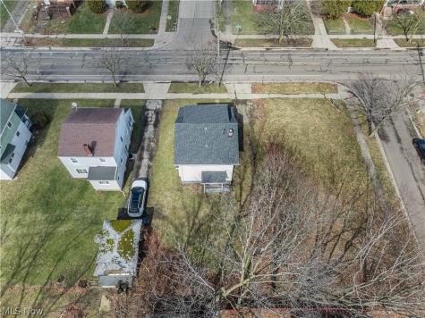 884 Lovers Lane Akron OH 44306