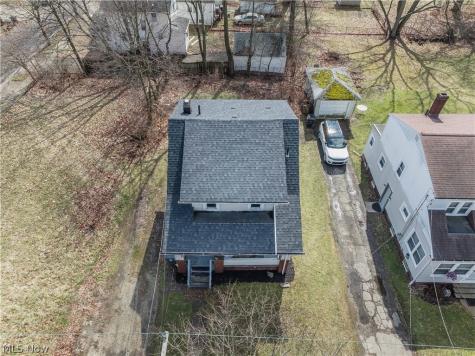884 Lovers Lane Akron OH 44306