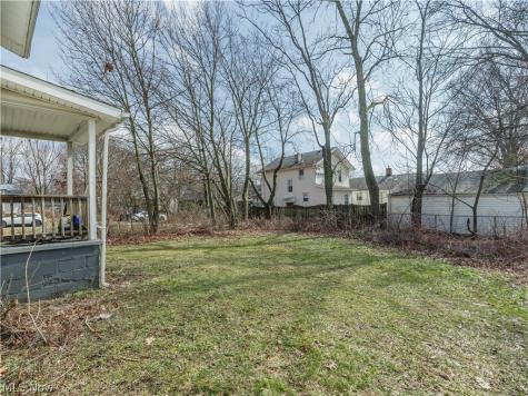 884 Lovers Lane Akron OH 44306