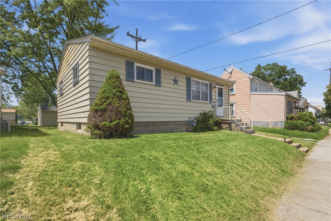 232 S 15th Street Sebring OH 44672