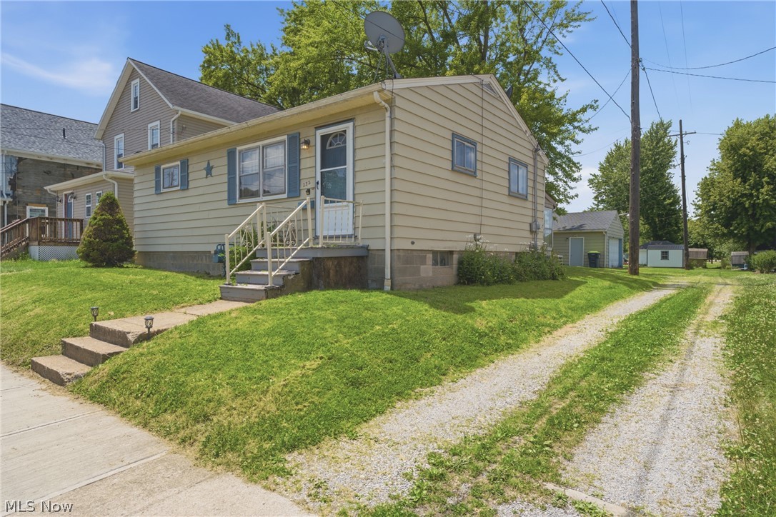 232 S 15th Street Sebring OH 44672