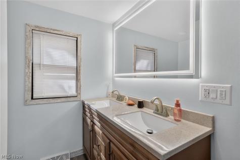 598 Randolph Road Mogadore OH 44260