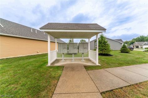 27282 Emerald Oval N Olmsted Twp OH 44138
