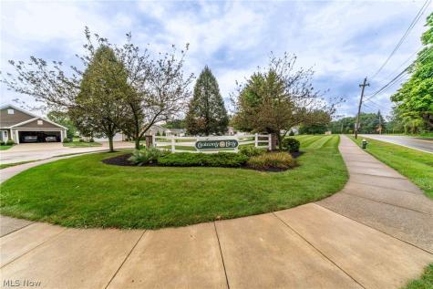 27282 Emerald Oval N Olmsted Twp OH 44138