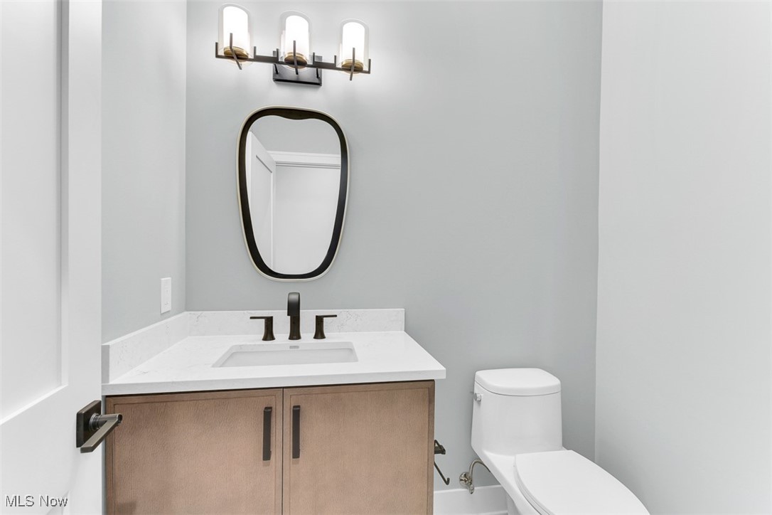 805 Club Drive W Aurora OH 44202