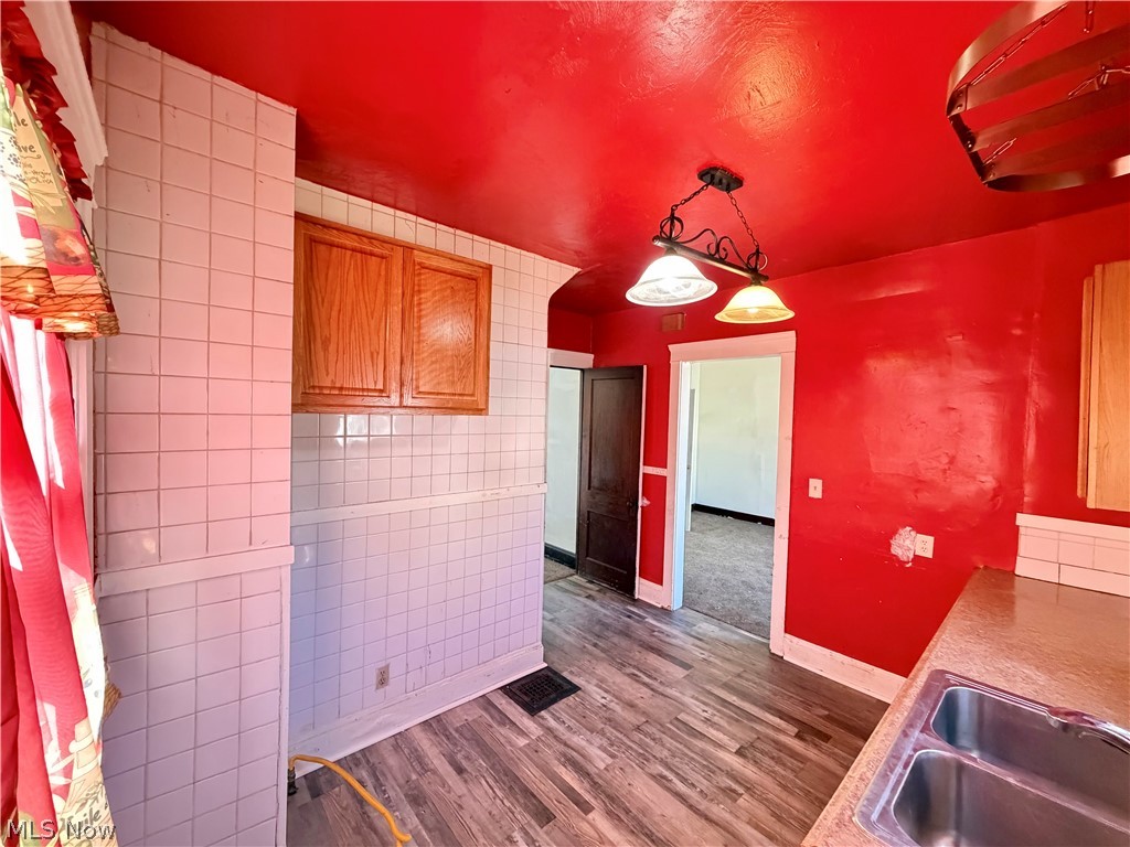 9711 Parmelee Avenue Cleveland OH 44108