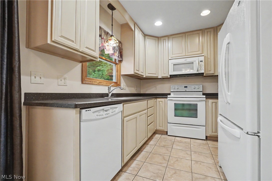 2704 Lyman Drive New Franklin OH 44216
