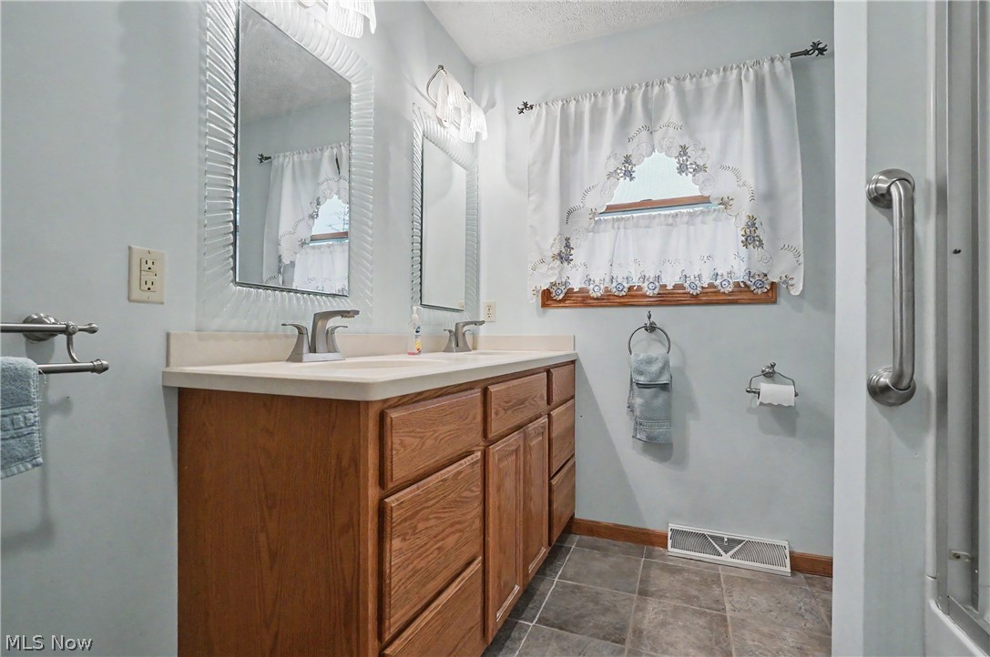 2704 Lyman Drive New Franklin OH 44216