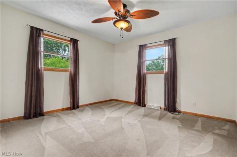 2704 Lyman Drive New Franklin OH 44216