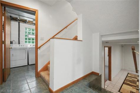 2704 Lyman Drive New Franklin OH 44216