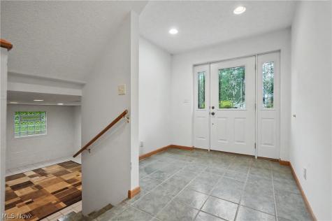 2704 Lyman Drive New Franklin OH 44216