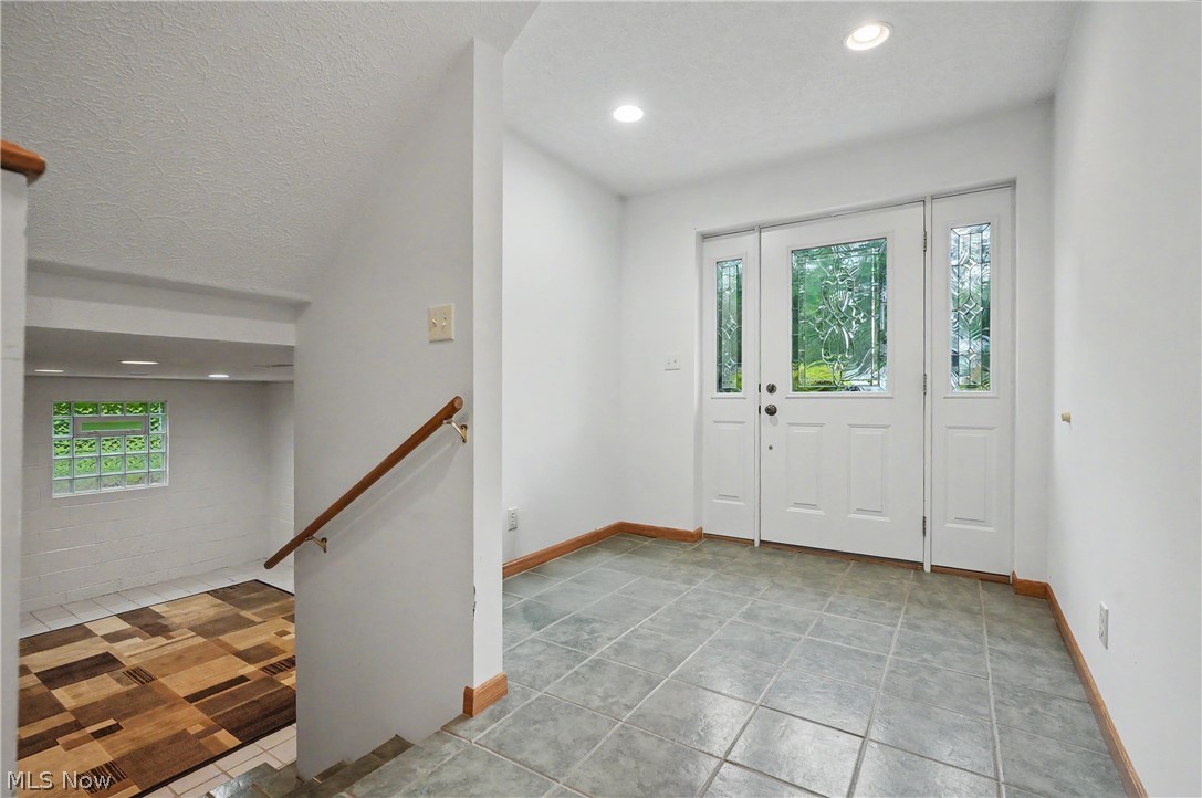 2704 Lyman Drive New Franklin OH 44216