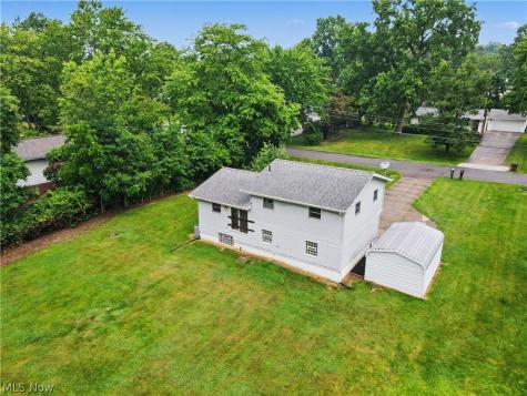 2704 Lyman Drive New Franklin OH 44216