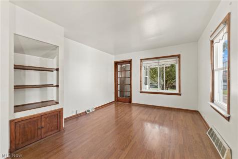 1531 Woodhurst Avenue Mayfield Heights OH 44124