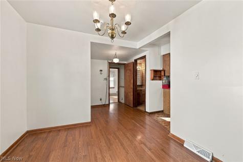 1531 Woodhurst Avenue Mayfield Heights OH 44124