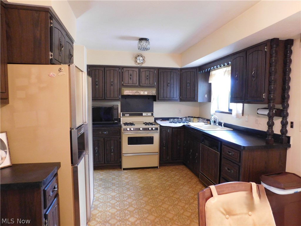 616 Judie Drive Cleveland OH 44109