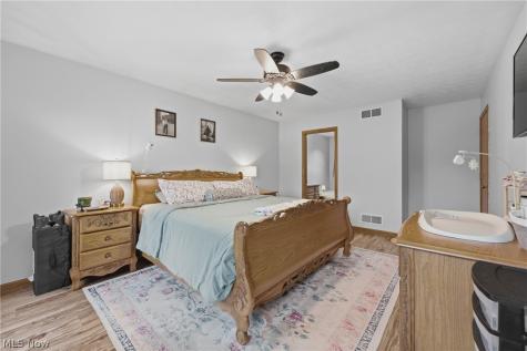 6295 Plum Street NE Louisville OH 44641