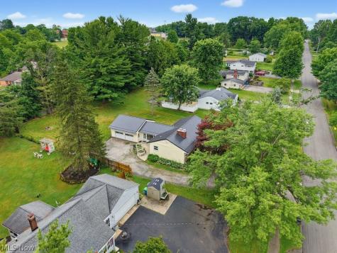 14421 Garden Street Burton OH 44021