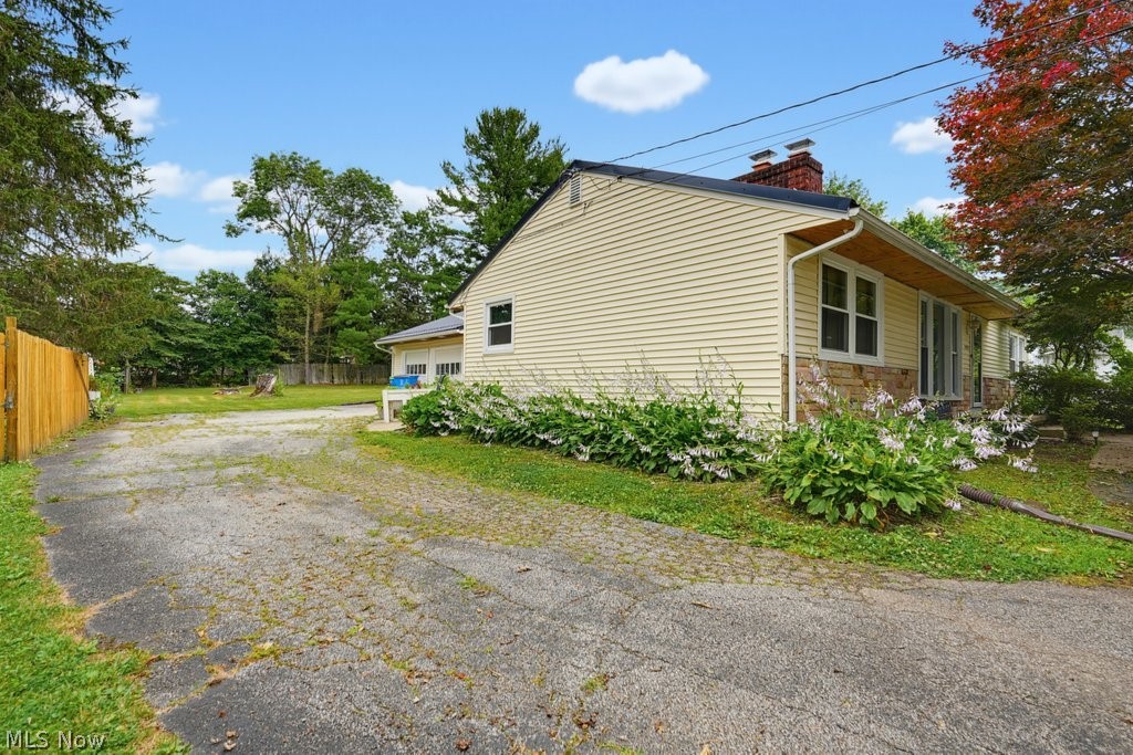 14421 Garden Street Burton OH 44021