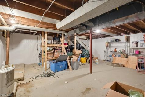 14421 Garden Street Burton OH 44021