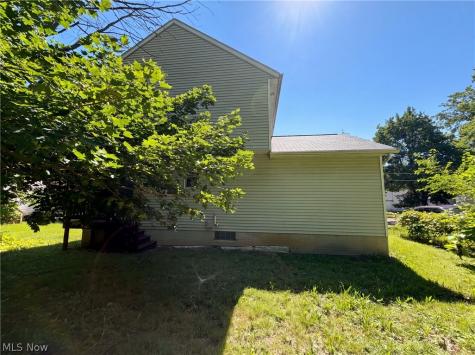 1004 Bellows Street Akron OH 44311