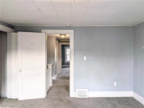 864 10th Street NE Massillon OH 44646