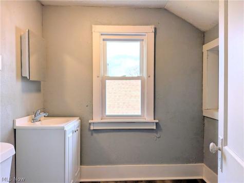864 10th Street NE Massillon OH 44646