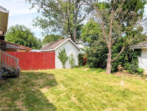 864 10th Street NE Massillon OH 44646