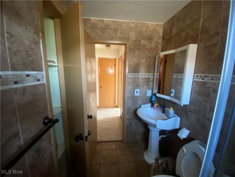 18704 Flamingo Avenue Cleveland OH 44135