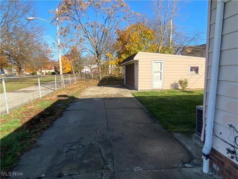 18704 Flamingo Avenue Cleveland OH 44135