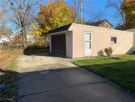 18704 Flamingo Avenue Cleveland OH 44135