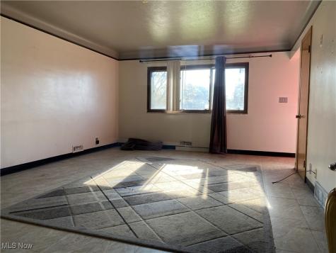 18704 Flamingo Avenue Cleveland OH 44135