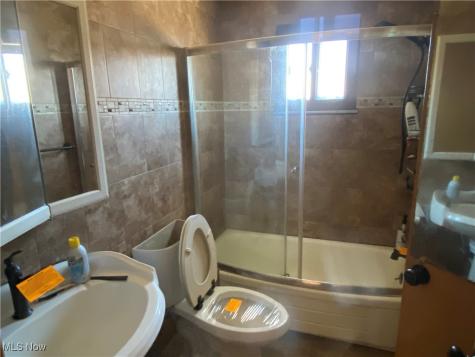 18704 Flamingo Avenue Cleveland OH 44135